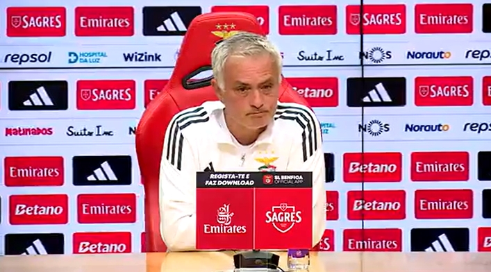 九游体育官网-穆里尼奥：登峰造极的葡萄牙球员有C罗黑豹菲戈，但教练只有一个