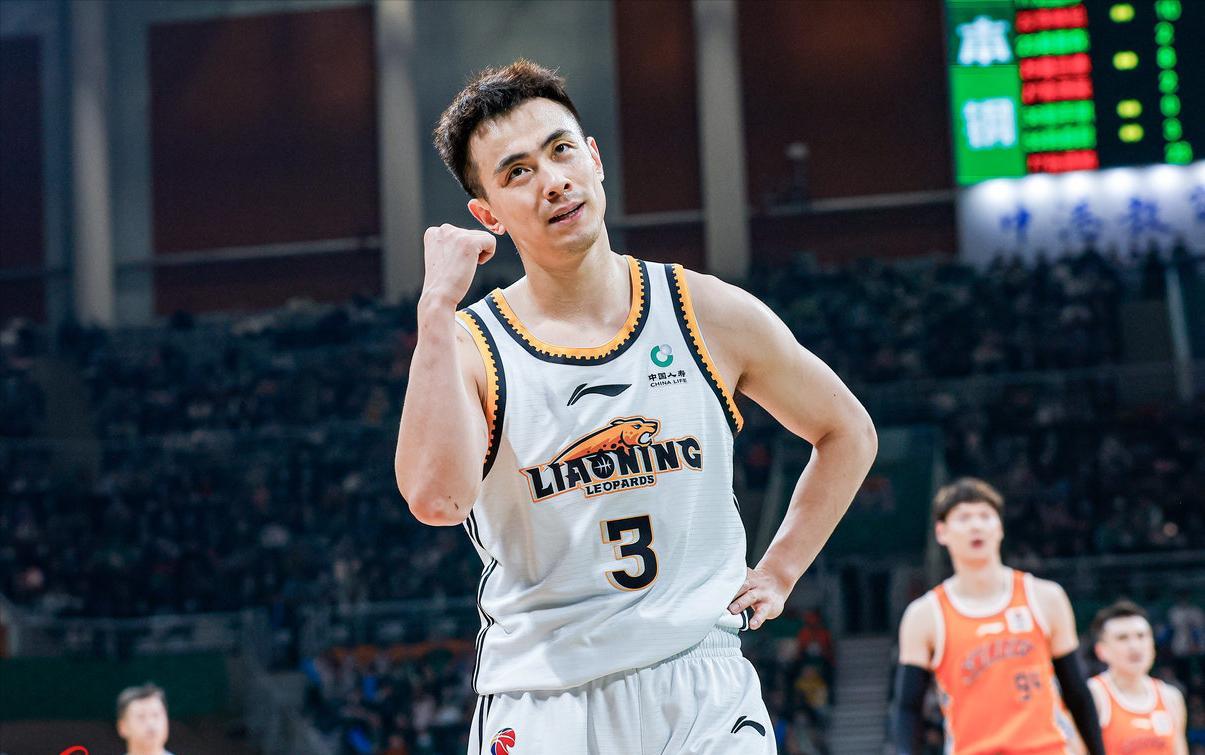 jiuyou-杨鸣辞职！单节4分气走主帅，辽篮两球员太拉胯，仅李虎翼合格